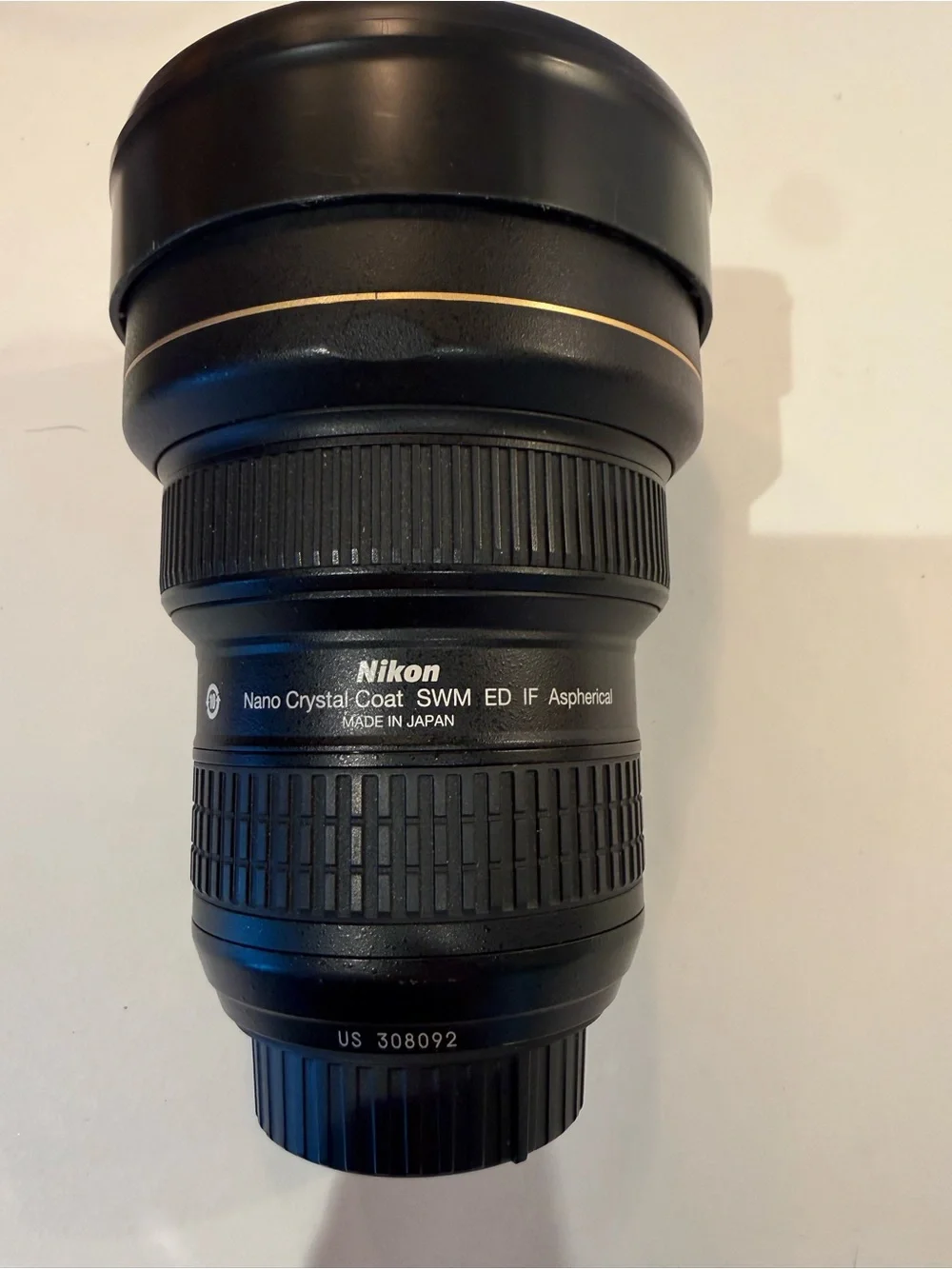 Nikon 14-24mm f/2.8 AF-S Nikkor Wide-Angle Zoom Lens - Black with Gold Trim